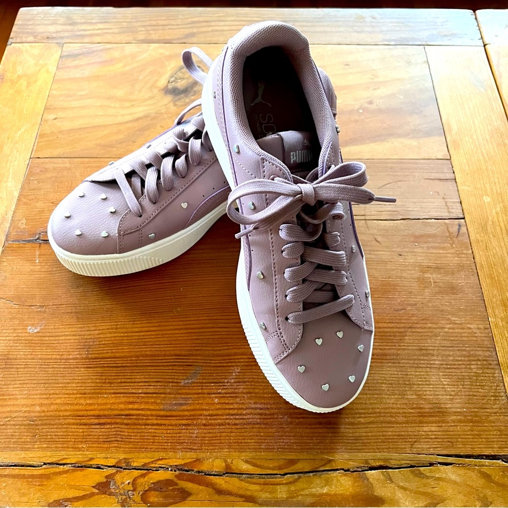 Puma size 9 soft foam sneakers